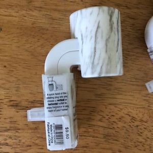 Bath & body works wallflower plug